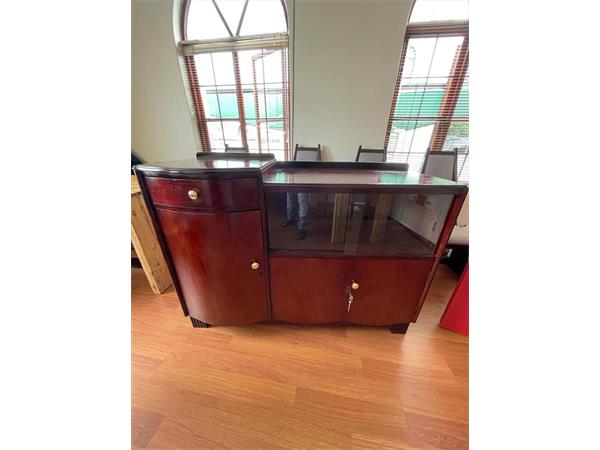 ~/upload/Lots/38554/jw7eu62jhgkne/LOT 45 SIDEBOARD_t600x450.jpg